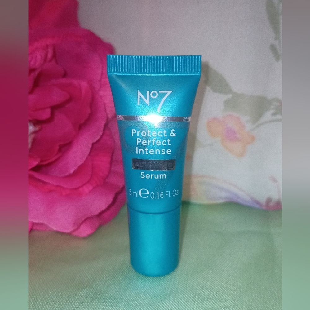 **NEW** No7 (Advanced Serum)